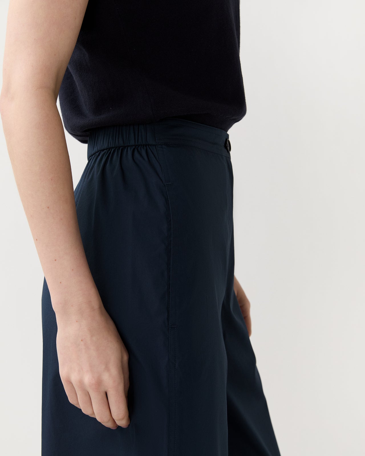 Drew Pant in Navy Cotton/Nylon Poplin