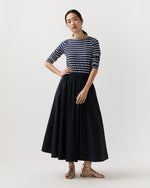 Load image into Gallery viewer, Midi Skirt in Navy
