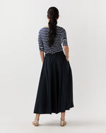 Load image into Gallery viewer, Midi Skirt in Navy
