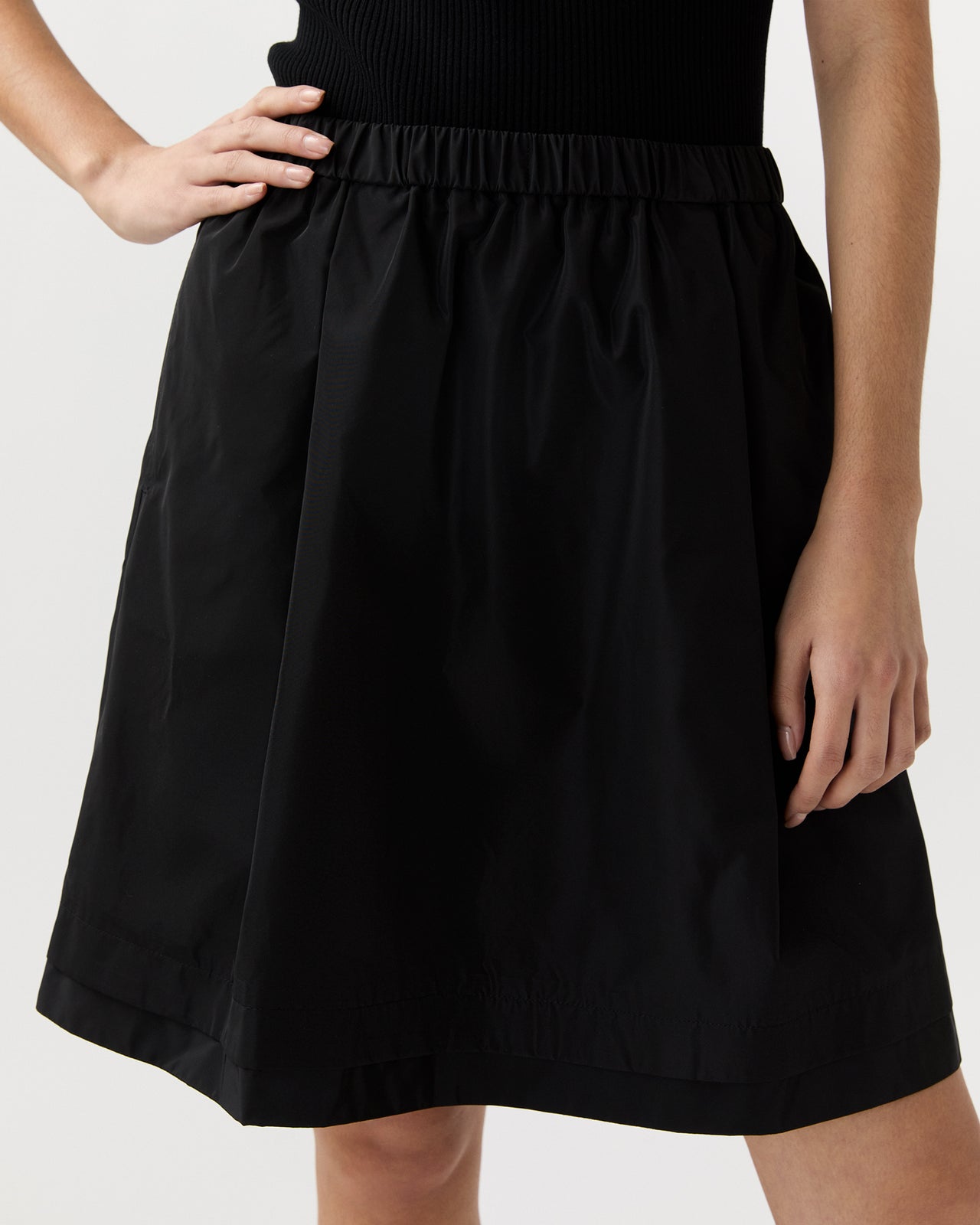Sting Skirt in Black