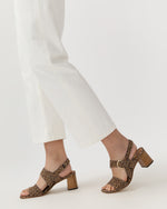 Load image into Gallery viewer, Sisli Cropped Jean in Natural White
