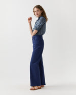 Load image into Gallery viewer, The Lasso Sneak Jean in Estate Blue
