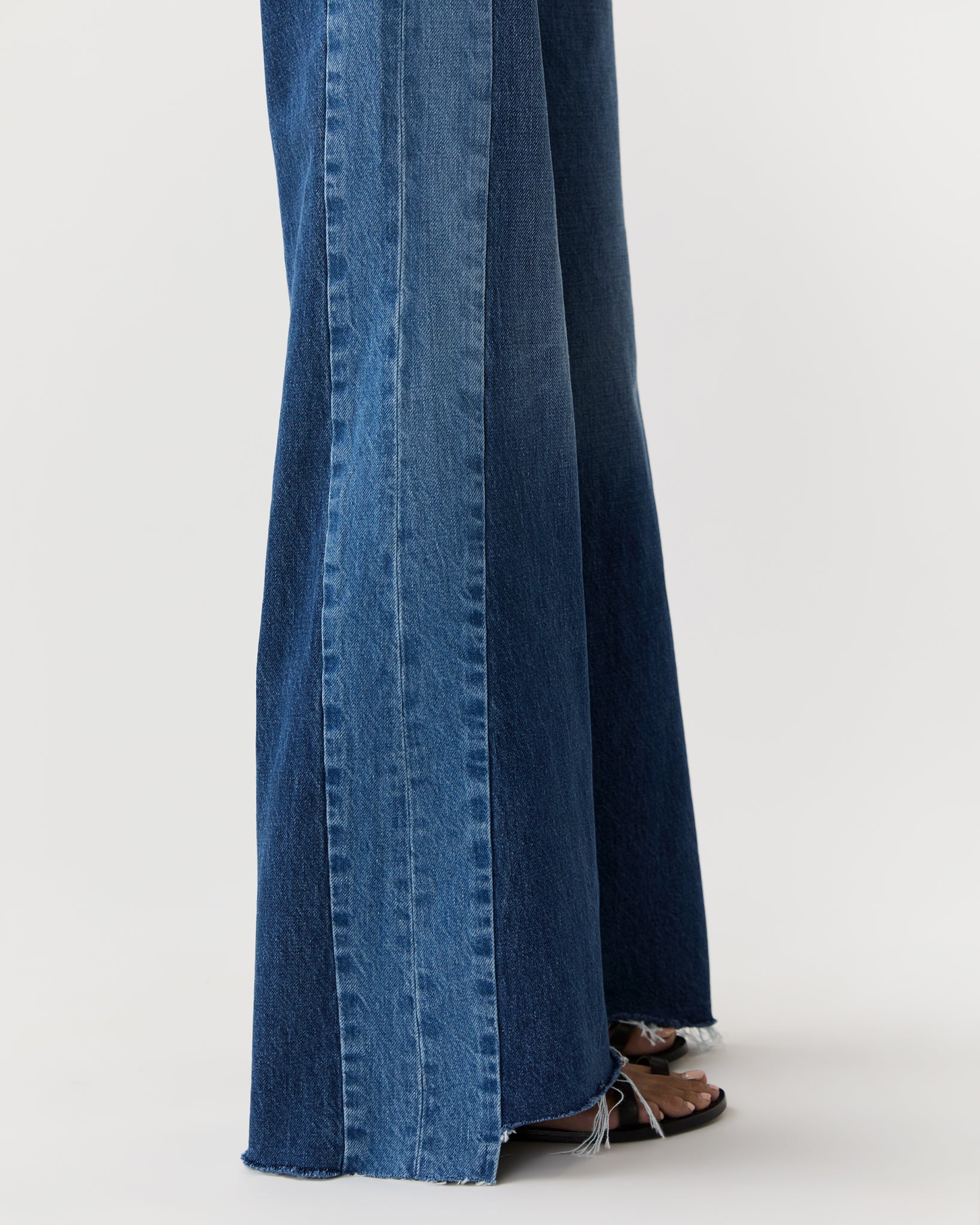 The Tux Sidestepper Sneak Fray Jean in Double Take - Mother Denim