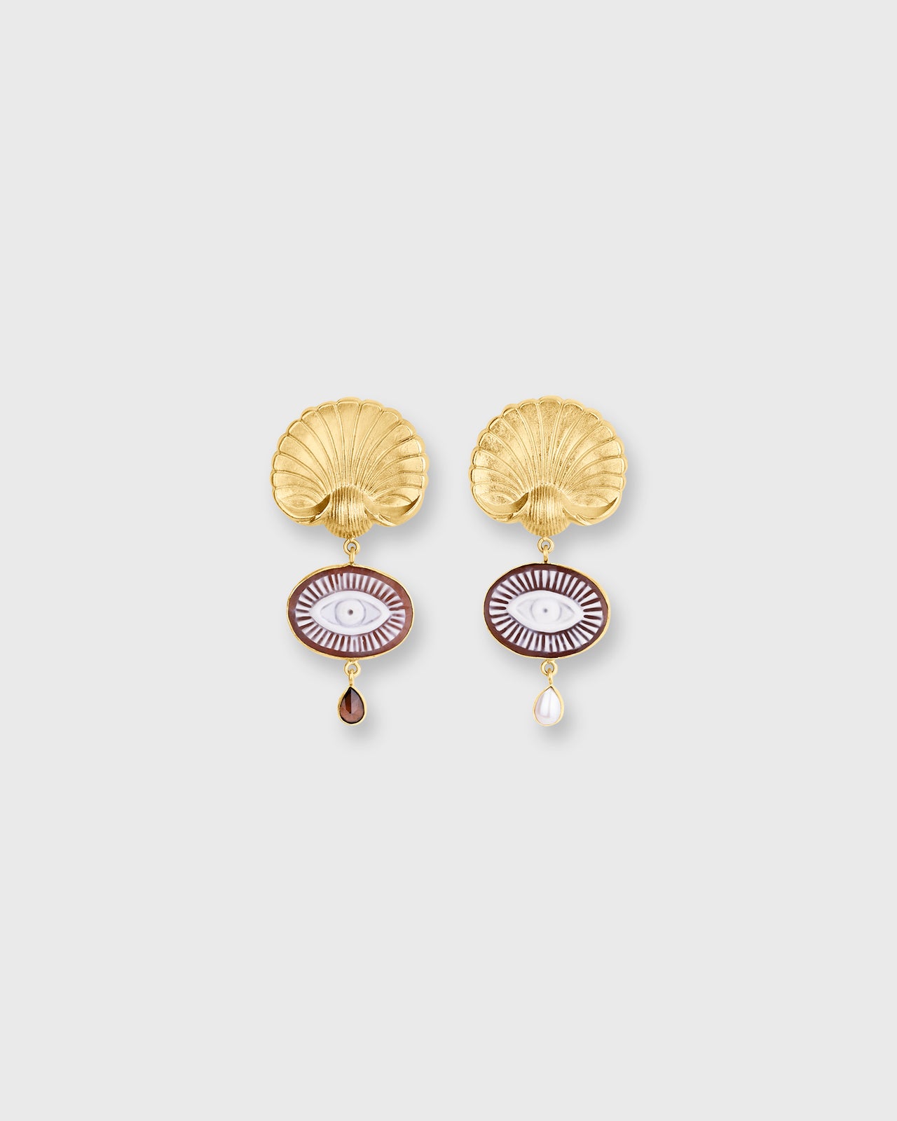 Shell & Cameo Earrings in Gold/Pearl