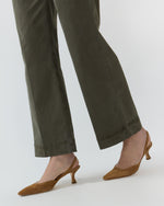 Load image into Gallery viewer, Weekender Pant in Olive Stretch Twill
