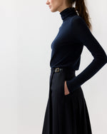 Load image into Gallery viewer, Kilt Skirt in Navy 3-Ply Plainweave

