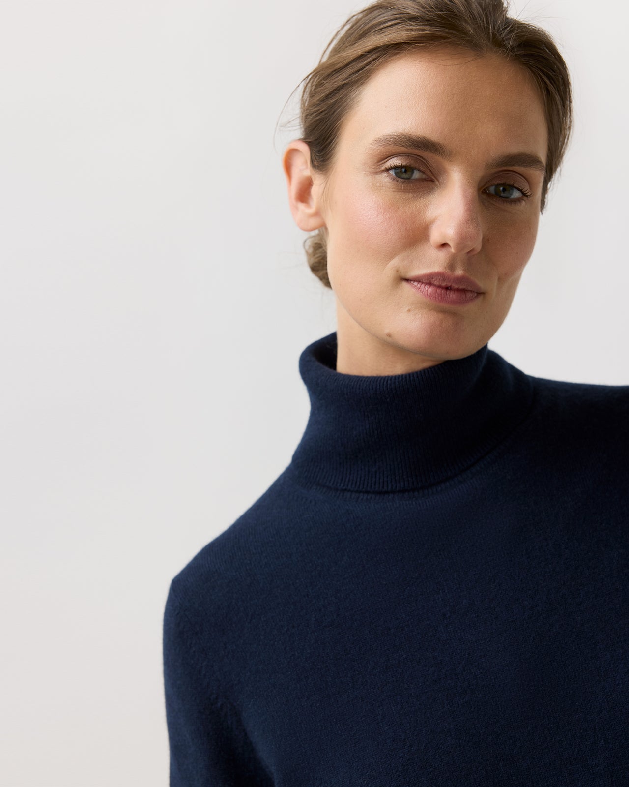 Kit Turtleneck Sweater in Navy Cashmere