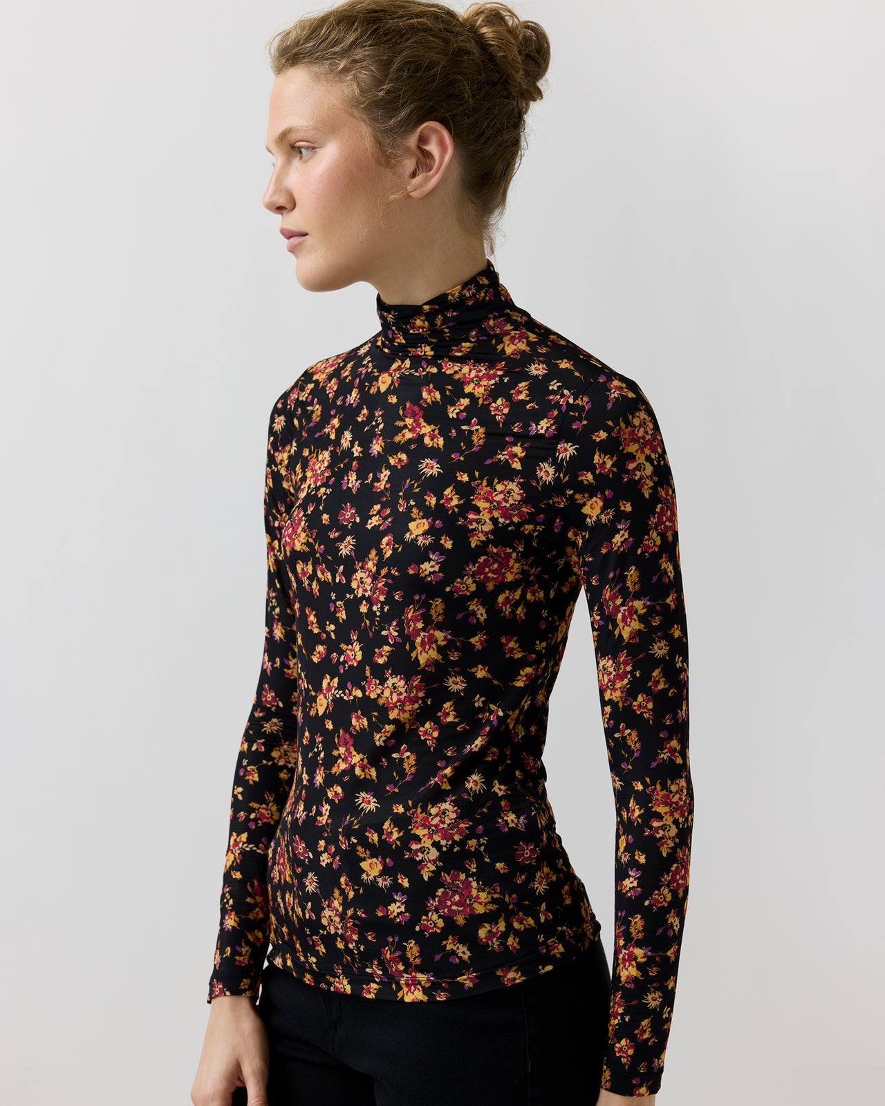 Aurelia Turtleneck in Noir Floral