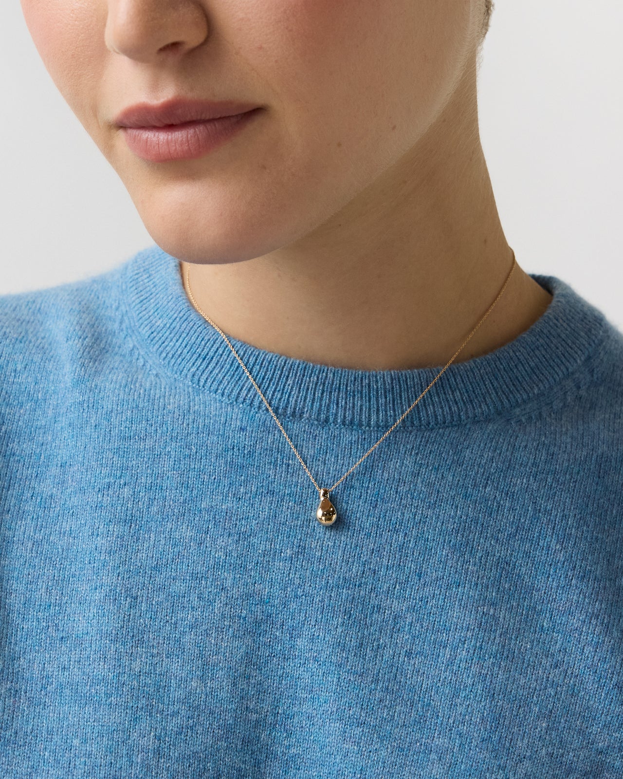 Drop Pendant Necklace in Gold