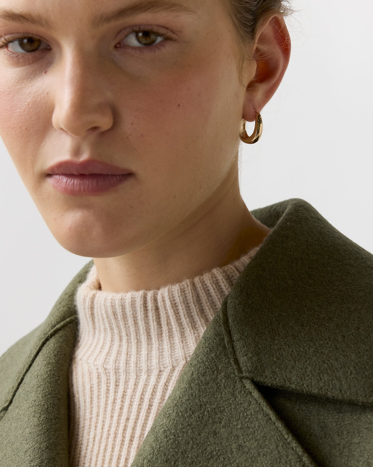Small Hoop Earrings in Gold