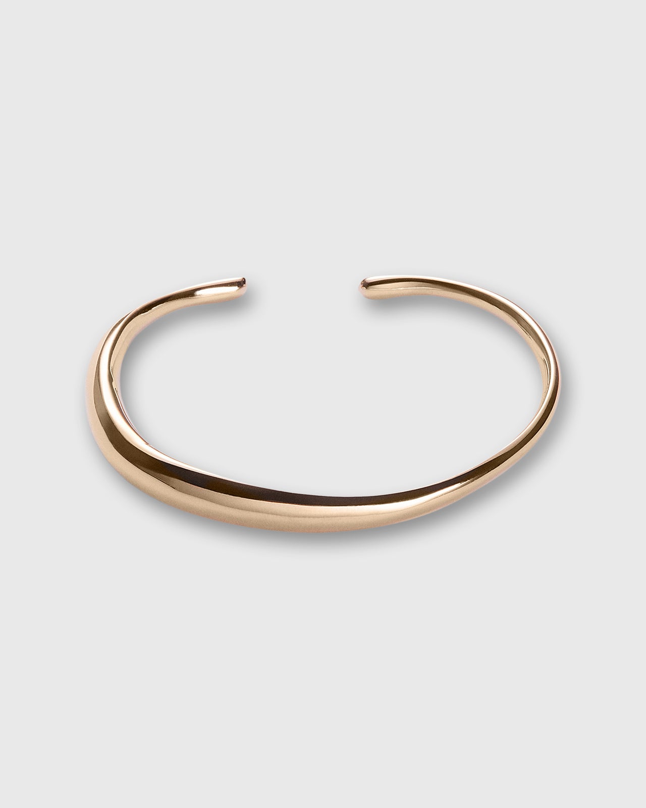 Curved Bracelet in Gold