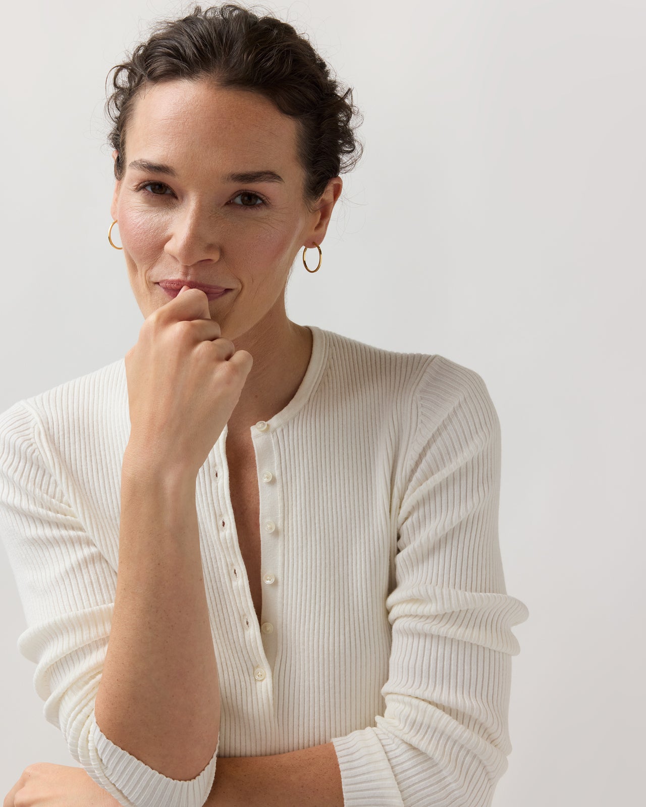 Small Classic Hoop Earrings in Gold