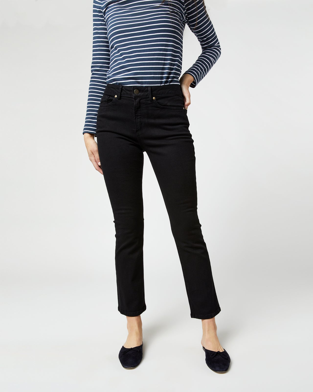 Flare Cropped 5-Pocket Jean in Black Stretch Denim