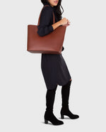 Load image into Gallery viewer, Soft Tote Chestnut Cowhide
