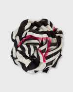 Load image into Gallery viewer, Geometric Print Scarf in Black/White

