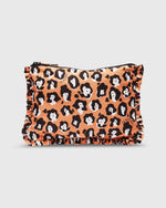 Load image into Gallery viewer, Hand Pochette in Lady Leopard

