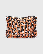 Load image into Gallery viewer, Hand Pochette in Lady Leopard
