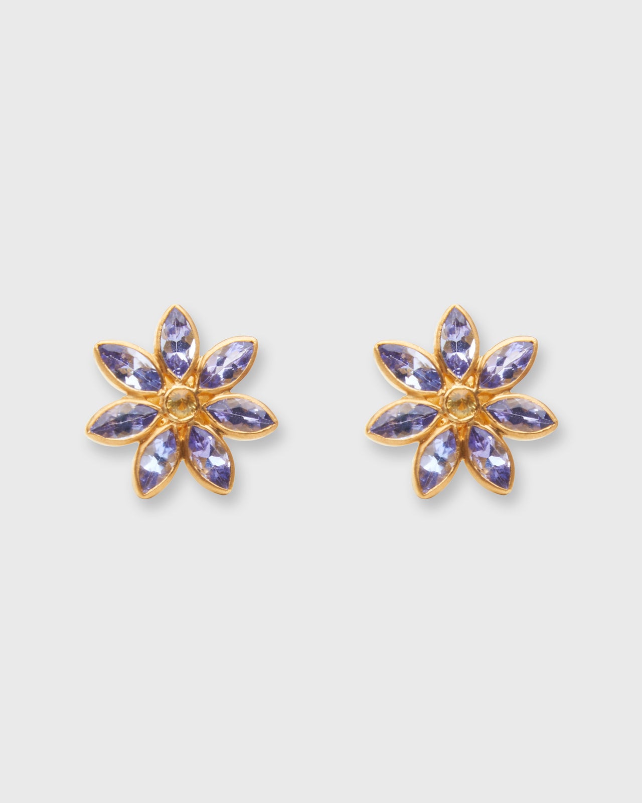 Small Gabrielle Stud Earrings in Tanzanite