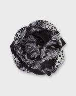 Load image into Gallery viewer, Eugene Scarf in Black/White
