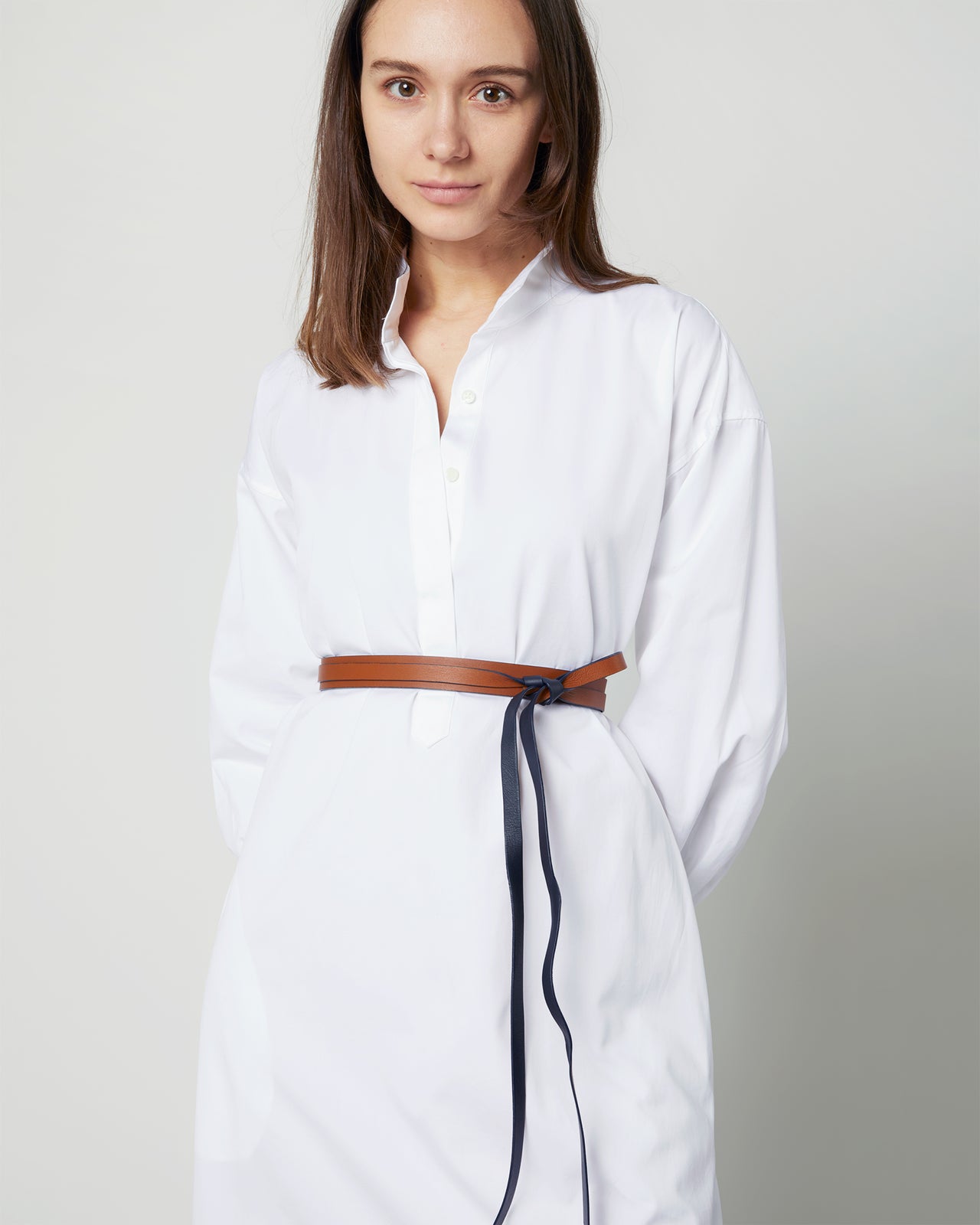 1" Reversible Wrap Leather Belt in Navy/English Tan