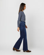 Load image into Gallery viewer, The Weekender Fray Jean in Mint Condition
